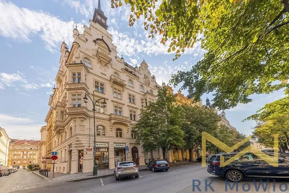 Dom a okolie; výhľad