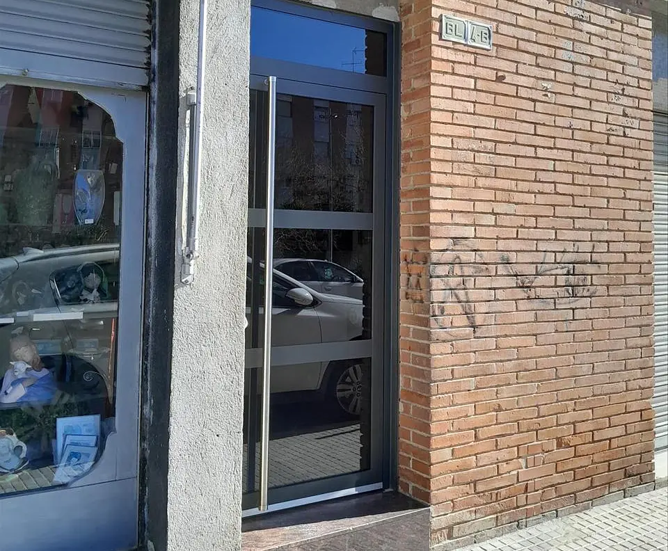 أخرى; تجاري