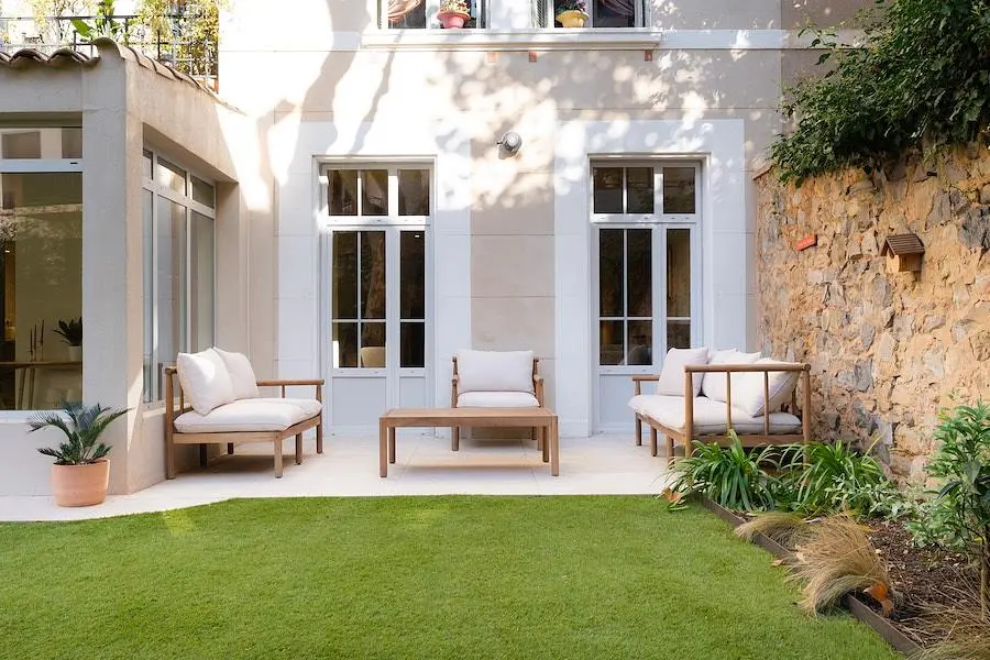 Тераса; природно светло, модерни стил