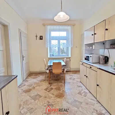 Кухиња; плочице, природно светло, модерни стил