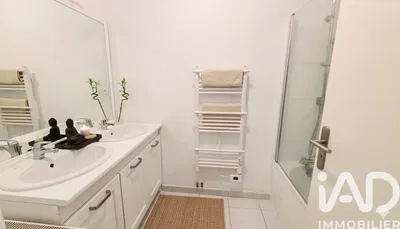 Salle de bain; carrelage, lumière naturelle