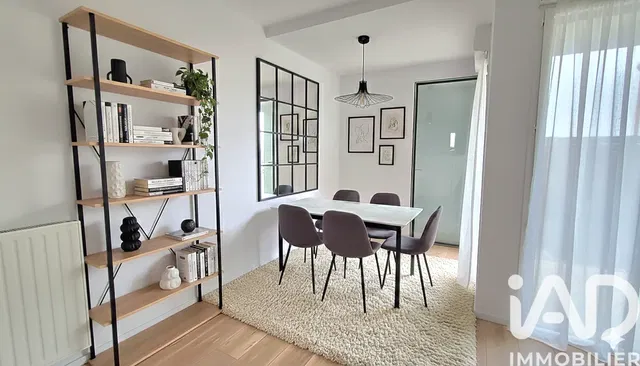 Salle à manger; style moderne, parquet, lumière naturelle