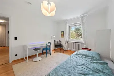 Schlafzimmer; tageslicht, moderner stil, holzboden