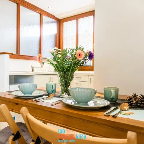 Кухня; естествена светлина