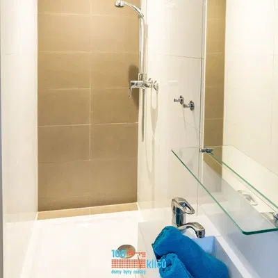 Баня; плочки, естествена светлина, ремонтиран