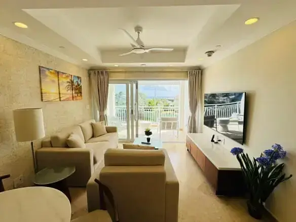 Obývací pokoj; výhled, přirozené světlo, moderní styl