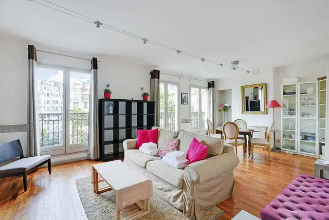 Wohnzimmer; blick, holzboden, tageslicht, moderner stil