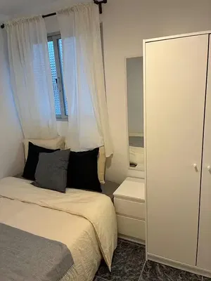 Chambre; lumière naturelle, carrelage