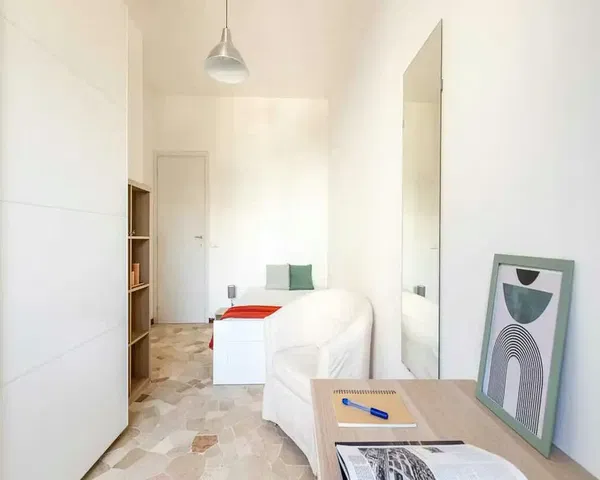 Ložnice; přirozené světlo, moderní styl