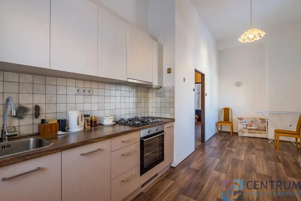 Küche; küchengeräte, fliesenboden