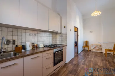 Küche; küchengeräte, fliesenboden