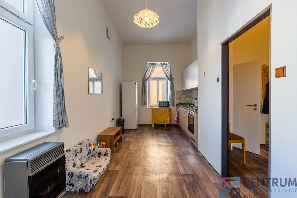 Küche; holzboden, tageslicht