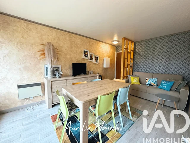 Living room; tile floor, modern style