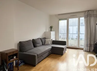 Wohnzimmer; tageslicht, holzboden, moderner stil