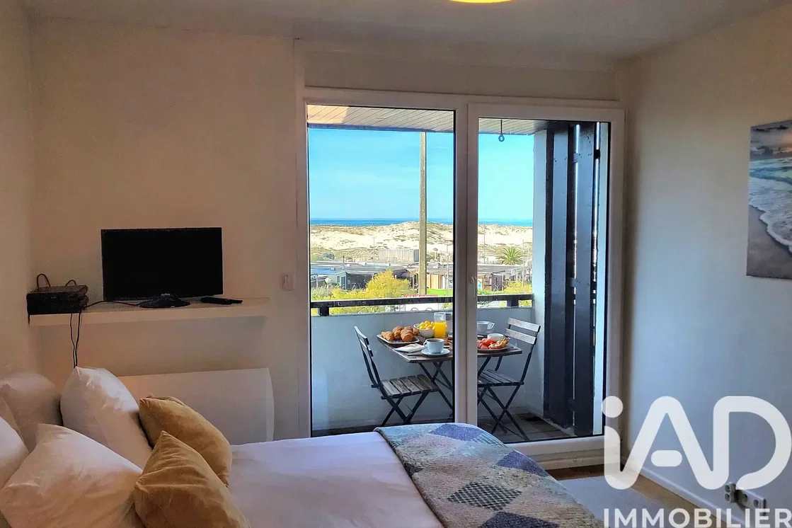 Спаваћа соба; поглед, природно светло