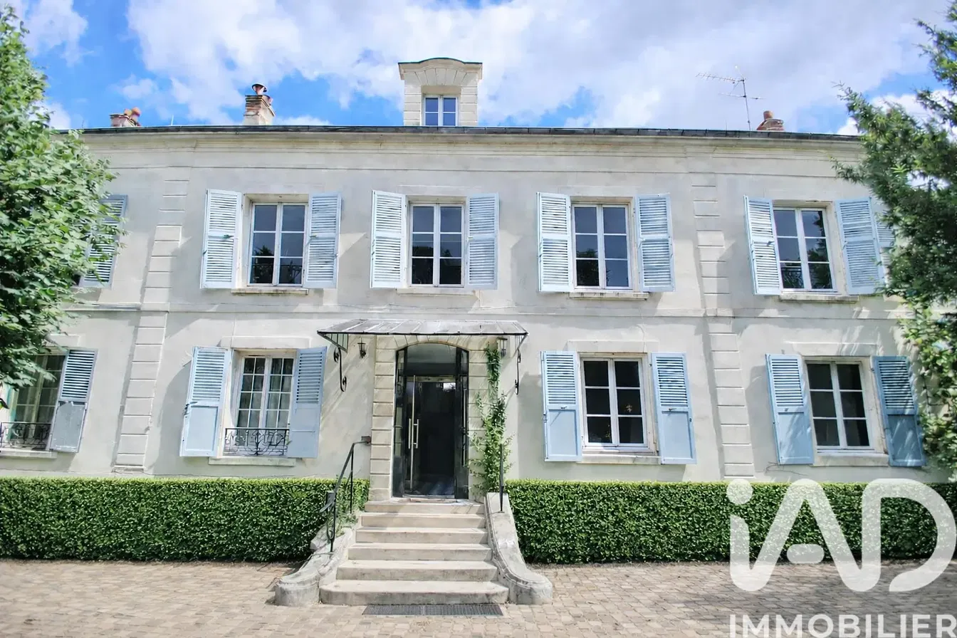 House and surroundings; view