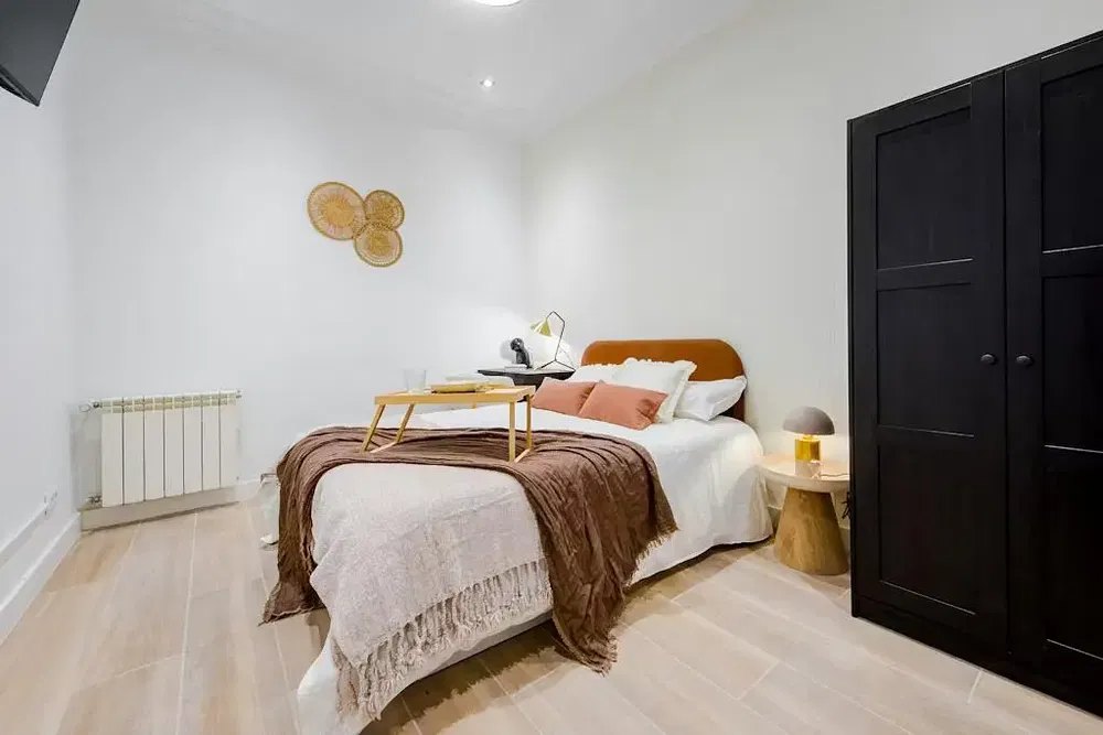 Schlafzimmer; tageslicht, moderner stil, fliesenboden