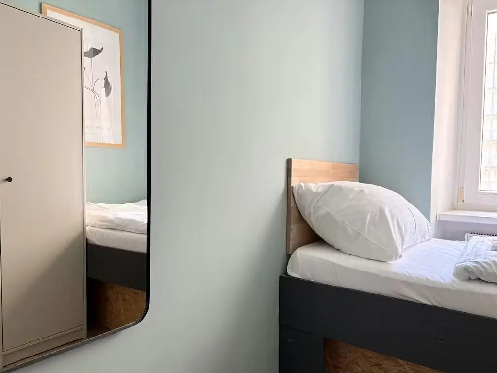 Bedroom; natural light, modern style