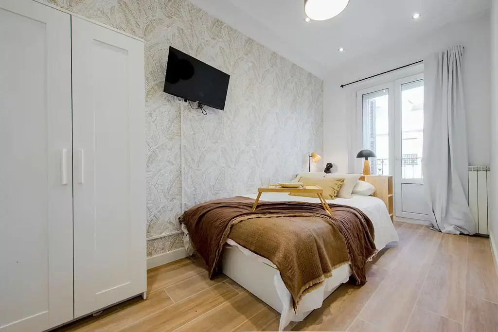 Chambre; lumière naturelle, parquet