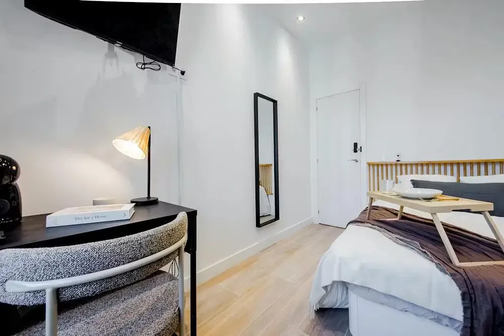 Chambre; lumière naturelle, style moderne