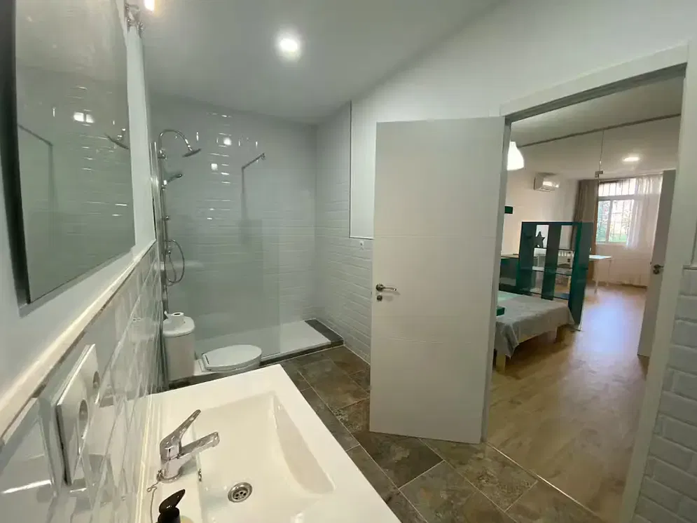 Salle de bain; carrelage, lumière naturelle