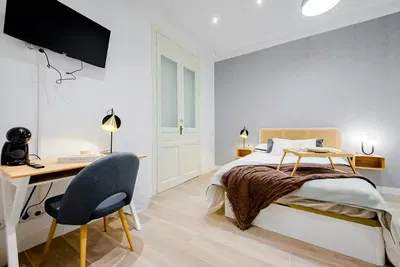 Chambre; lumière naturelle, style moderne