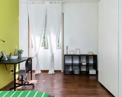 Schlafzimmer; holzboden, tageslicht