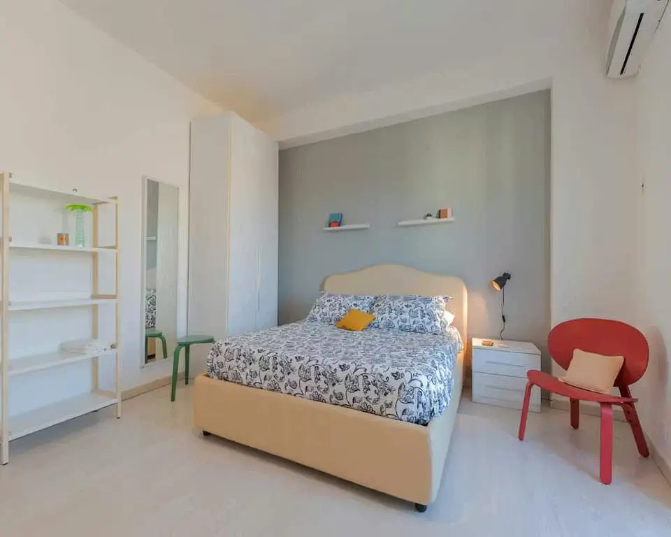 Bedroom; natural light, modern style