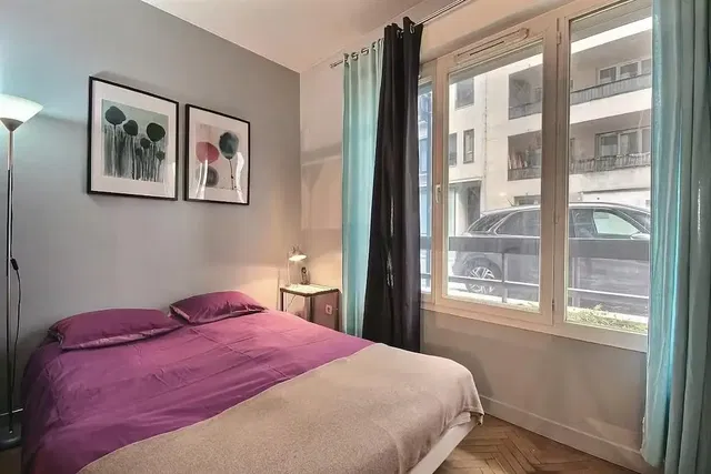 Schlafzimmer; tageslicht, holzboden, moderner stil