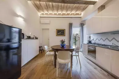 Küche; holzboden, tageslicht, moderner stil