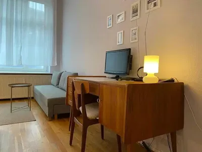 Salon; parquet, lumière naturelle, style moderne