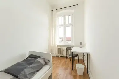 Bedroom; wood floor, natural light, modern style
