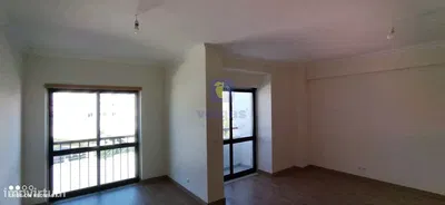 Dnevni boravak; prirodna svjetlost, pločice