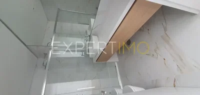 Koupelna; dlažba, po rekonstrukci, přirozené světlo, moderní styl