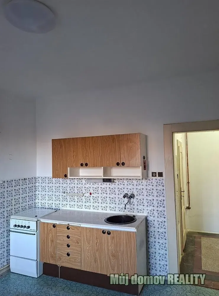 Mutfak; tadilat gerekiyor, fayans zemin, ahşap zemin