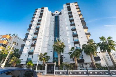 Dům a okolí; výhled