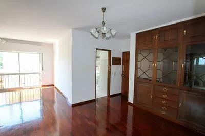 Soggiorno; pavimento in legno, luce naturale