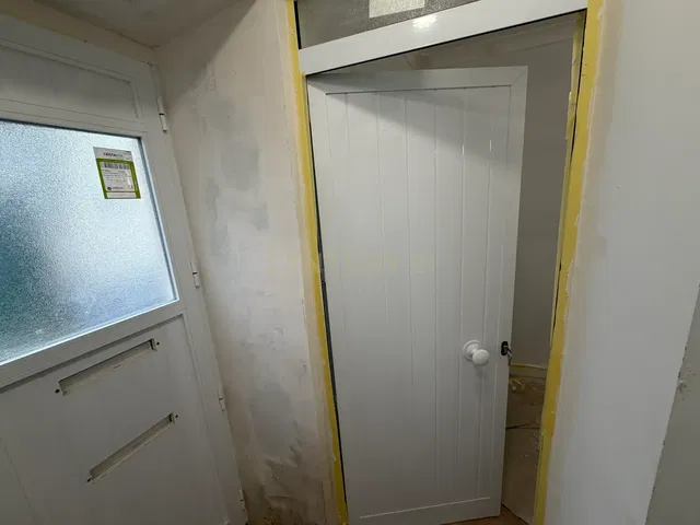 Toilettes; nécessite rénovation