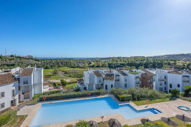 Casa y alrededores; vista