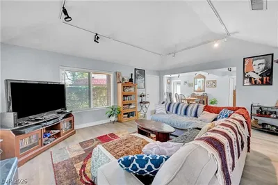 Obývací pokoj; přirozené světlo, moderní styl