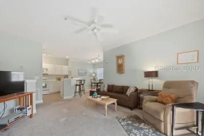 Obývačka; dlažba, prirodzené svetlo, moderný štýl