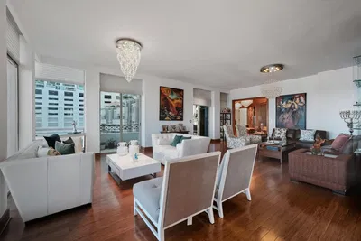 Wohnzimmer; blick, holzboden, tageslicht, moderner stil