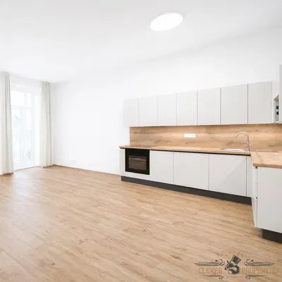 Küche; küchengeräte, tageslicht, moderner stil, holzboden, renoviert