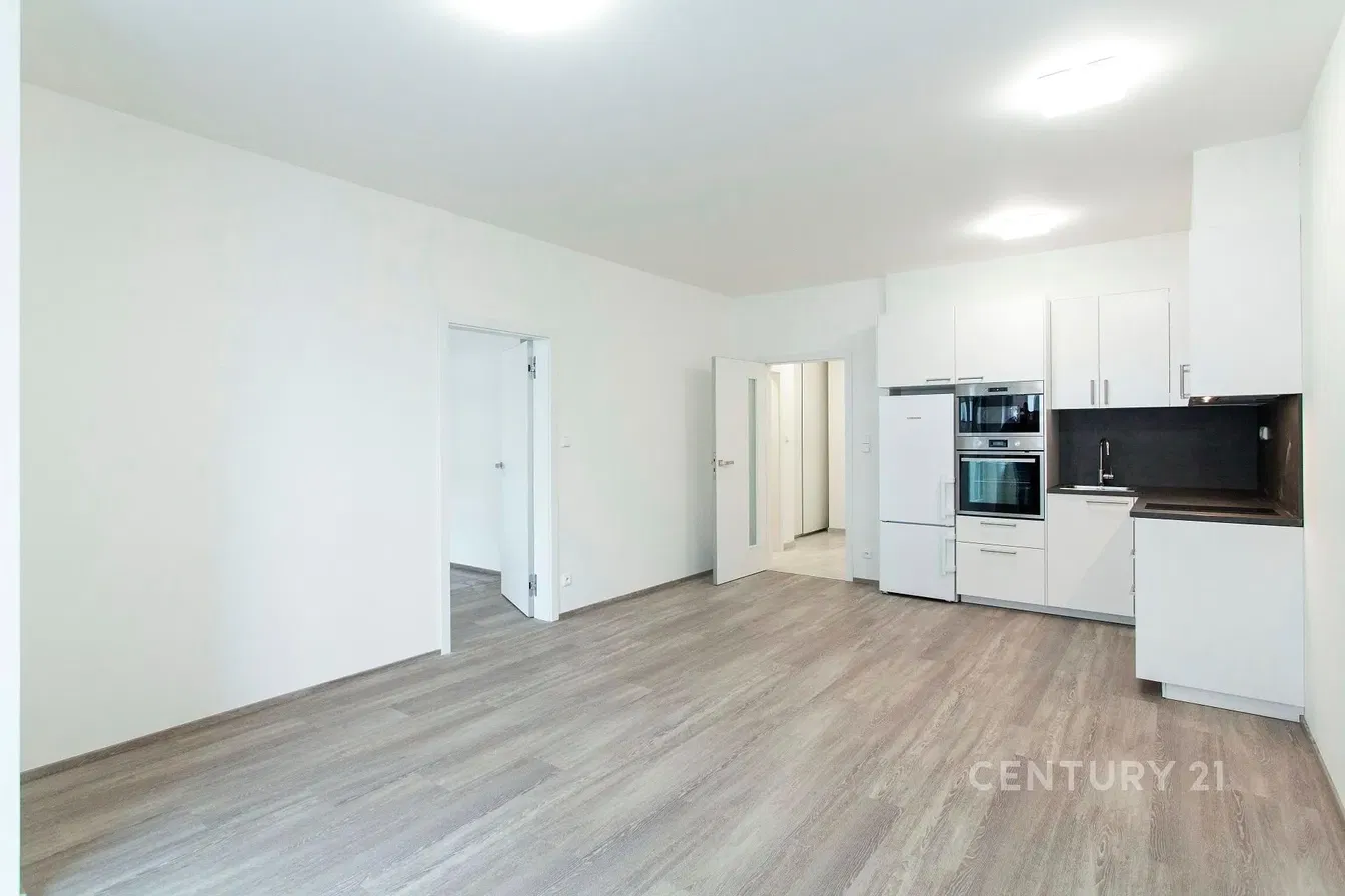 Küche; küchengeräte, tageslicht, renoviert, fliesenboden