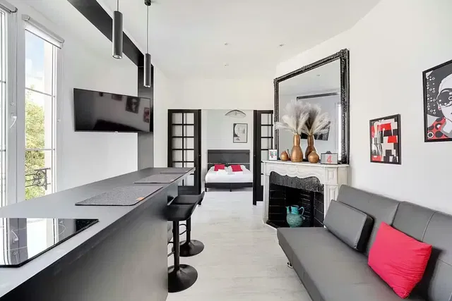 Wohnzimmer; blick, kamin, tageslicht, moderner stil