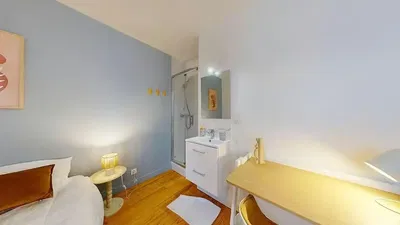 Спаваћа соба; дрвени под, природно светло