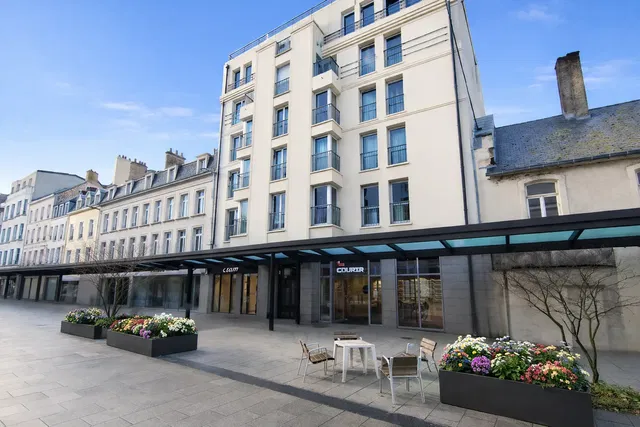 House and surroundings; view, commercial