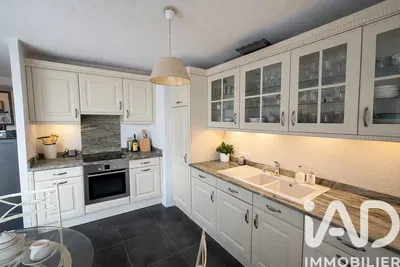 Küche; küchengeräte, fliesenboden