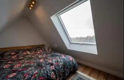 Schlafzimmer; tageslicht, holzboden