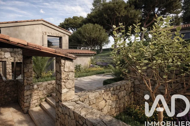 Maison et environs; vue, lumière naturelle